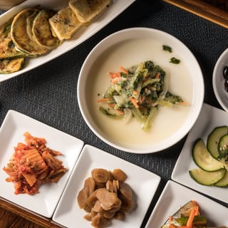 Banchan Full set (Kimchi & condiment set)